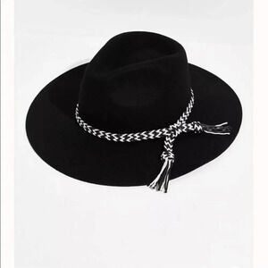 NWT Free People Mossant Braided Black Felt Hat
(NWT
Size M